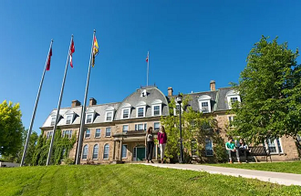 紐布倫斯威克大學(xué)